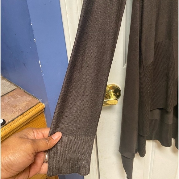 Cupio
Long Sleeve Exaggerated High Low Sweater light weight v-neck soft tunic - Picture 4 of 8